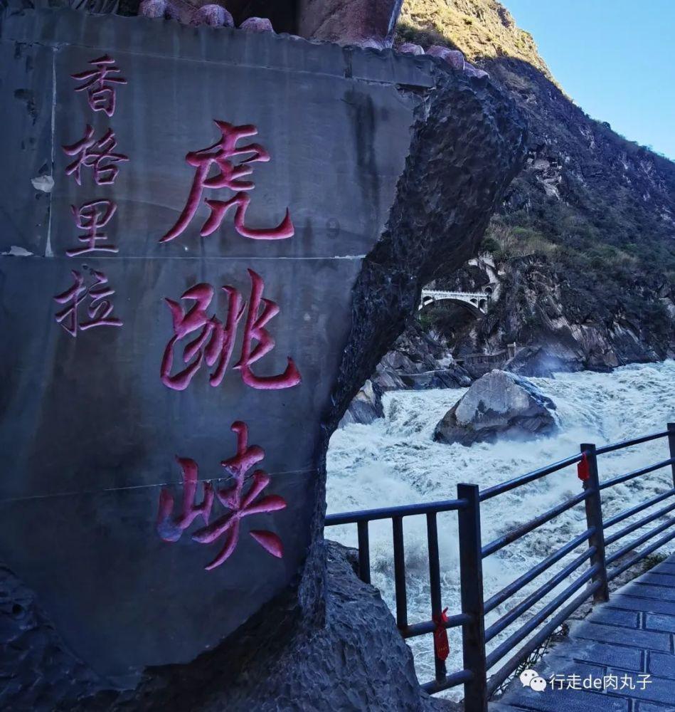 2024春运首日 江苏书法家为旅客送“福”