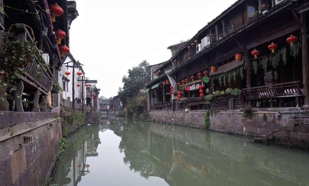 打个“出溜滑”到环州故城感受故城冬日的 别样风情
